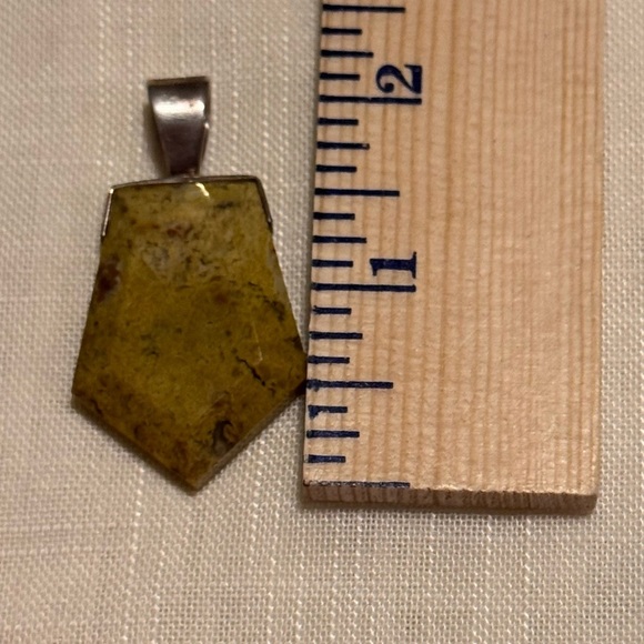 Green Opal Bezel Quartz‎ Pendant .925 Sterling Silver - Picture 3 of 5